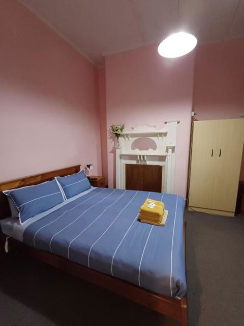 PETERBOROUGH HOTEL - Southport Accommodation 2