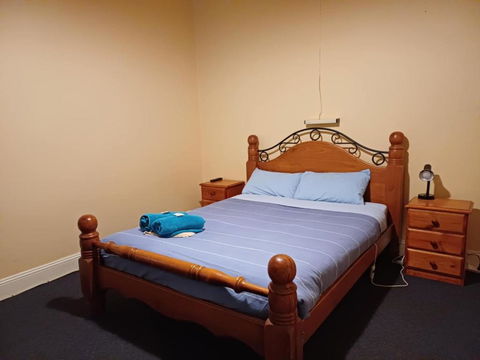 PETERBOROUGH HOTEL - Southport Accommodation 3