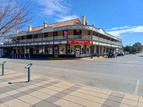 PETERBOROUGH HOTEL - Southport Accommodation 0