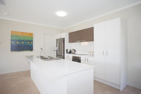 Petrie Beach Holiday Home - Accommodation Southport 3