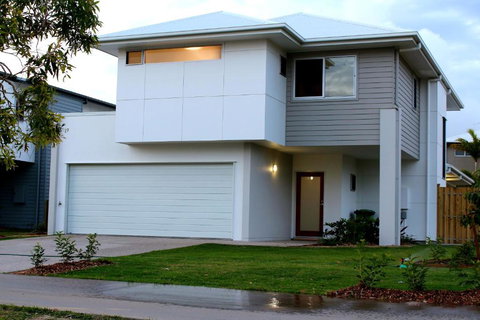 Petrie Beach Holiday Home - Accommodation Southport 0