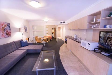 PI702 - Ideally Located Sydney CBD - Southport Accommodation 0