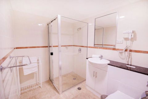 PI702 - Ideally Located Sydney CBD - Southport Accommodation 3
