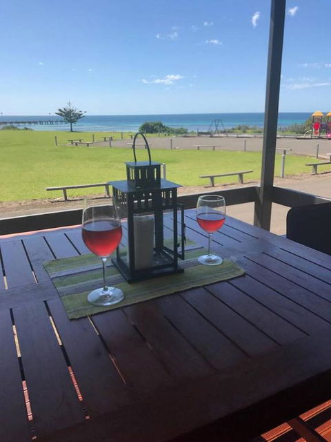 Pine View Holiday Rental - Southport Accommodation 0