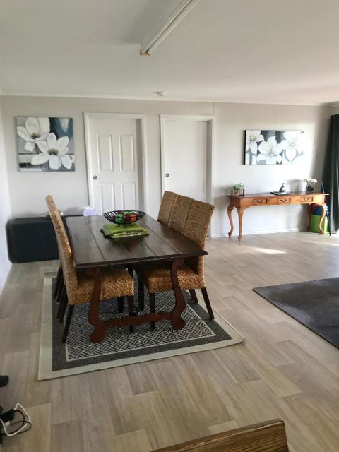 Pine View Holiday Rental - Southport Accommodation 2