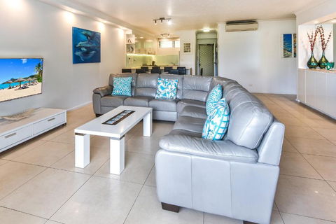 POINCIANA 101 HAMILTON ISLAND CENTRALLY LOCATED 3 BEDROOM, Plus BUGGY!! - Southport Accommodation 3