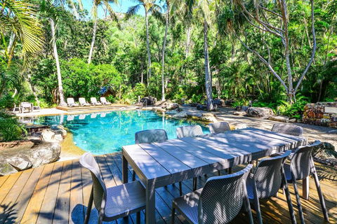 POINCIANA 101 HAMILTON ISLAND CENTRALLY LOCATED 3 BEDROOM, Plus BUGGY!! - Southport Accommodation 1