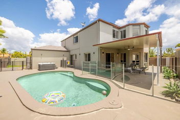 Pool Sauna Cinema Office Room 4BR Spacious House with Southport Accommodation