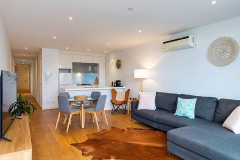 PORT MELBOURNE - A Stay At The Bay - Southport Accommodation 0