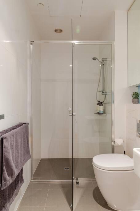 PORT MELBOURNE - A Stay At The Bay - Southport Accommodation 1