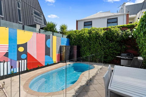 Port Paradiso - Southport Accommodation 0