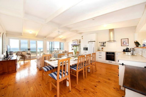 PORT WILLUNGA DREAMING A Beach Front Experience - Southport Accommodation 0
