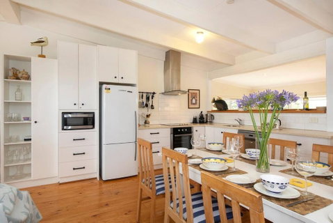 PORT WILLUNGA DREAMING A Beach Front Experience - Southport Accommodation 3