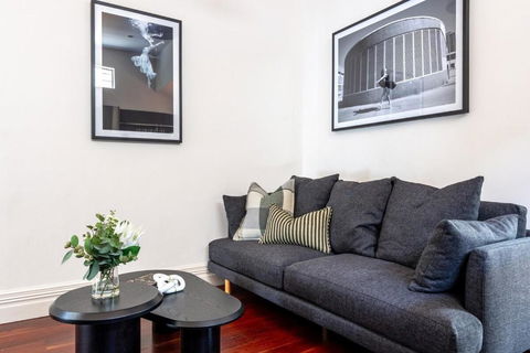 Prahran Timeless & Modern Haven, With Parking - Southport Accommodation 1