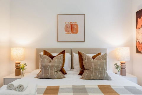 Prahran Timeless & Modern Haven, With Parking - Southport Accommodation 3