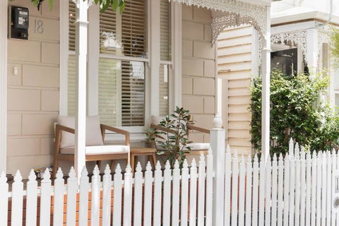 Prahran Timeless & Modern Haven, With Parking - Southport Accommodation 0
