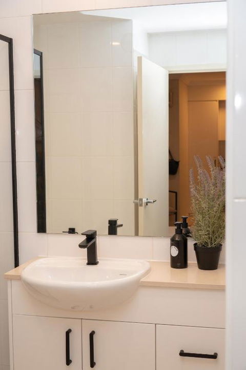 PRIME SPOT: Modern Studio+Balcony Darling Harbour - Southport Accommodation 3