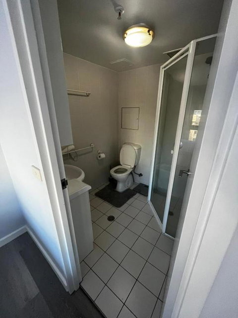 Private Room With Ensuite In The CBD - Southport Accommodation 3