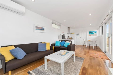 Quiet, Luxurious Guest House - Couples Retreat - Southport Accommodation 3