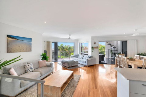 Rainbow Towers 2 Rainbow Beach - Accommodation Southport 1