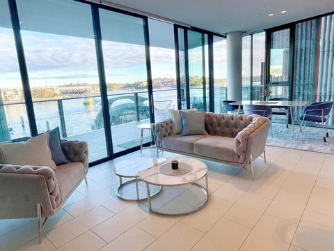 RARE Luxury Waterfront Living - Southport Accommodation 0