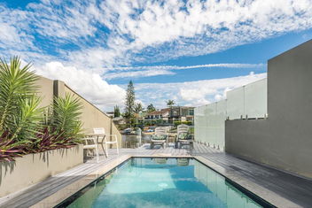 Ray Of Sunshine with Southport Accommodation