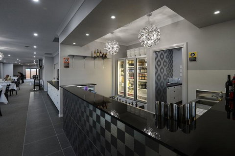 Astro Dish Motor Inn - Accommodation Southport 2