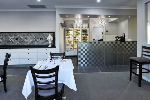 Astro Dish Motor Inn - Accommodation Southport 3