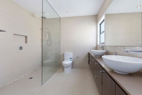 Augusta House - Accommodation Southport 3