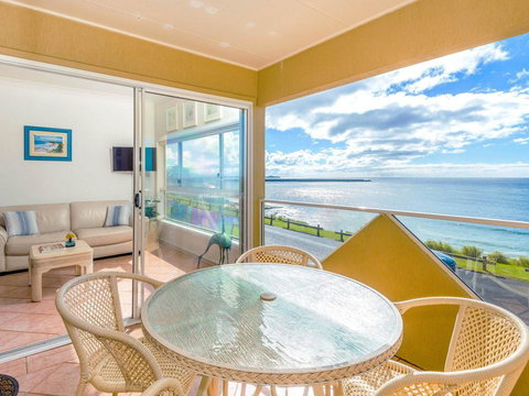 Avalon 1 - Overlooking Beautiful Convent Beach - Accommodation Southport 0