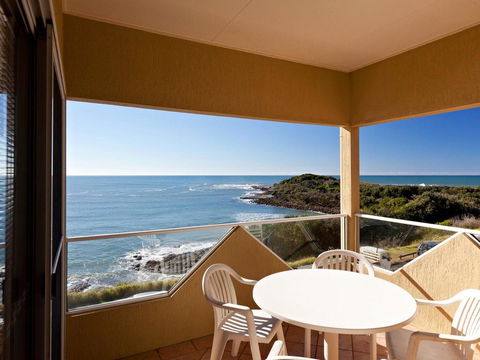 Avalon 4 - Right Across The Road From Convent Beach - Uninterrupted Views - Southport Accommodation 2