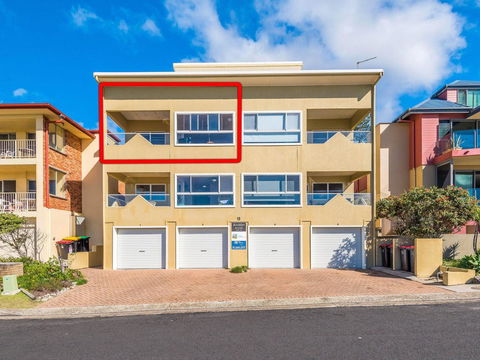 Avalon 4 - Right Across The Road From Convent Beach - Uninterrupted Views - Southport Accommodation 1