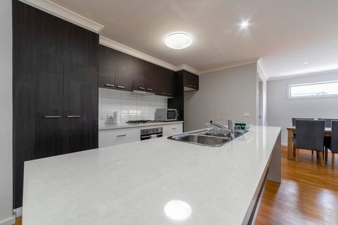 Averys Retreat - Accommodation Southport 3