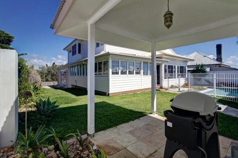 Away On Seaview Street - Accommodation Southport 3