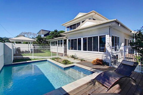 Away On Seaview Street - Accommodation Southport 1