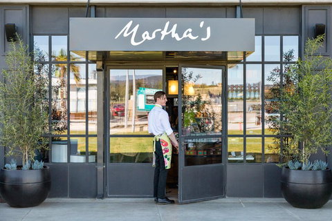 Azure Bliss Family Escape Opposite Beach With Heated Pool Access - Accommodation Southport 2