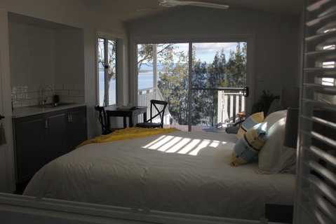 B & B On The Water - Southport Accommodation 3