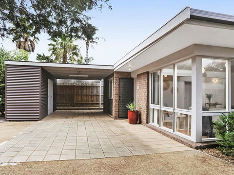 Backyard Bliss - Southport Accommodation 0