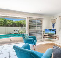 Barefoot in Lennox- WiFi - Foxtel - Pool - Accommodation Southport