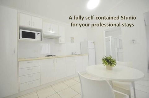 Barney Beach Accommodation - Southport Accommodation 2