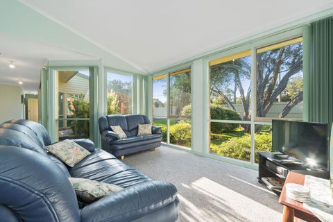 Bay Beach Beauty - Southport Accommodation 1