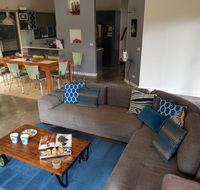 Bay Breeze Holiday Home - Southport Accommodation