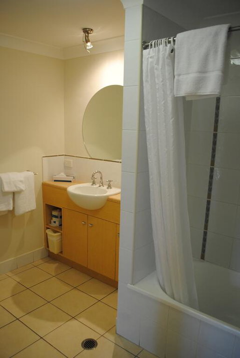 Bay Village Tropical Retreat & Apartments - Accommodation Southport 3