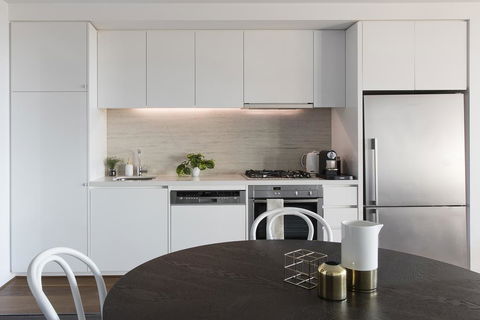 Beach Apartment Port Melbourne - Southport Accommodation 1