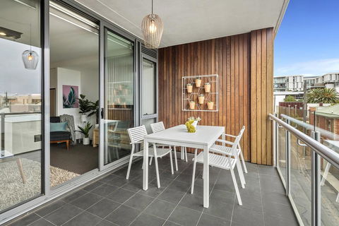 Beach Apartment Port Melbourne - Southport Accommodation 2
