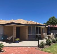 Beach House by the bay - Southport Accommodation
