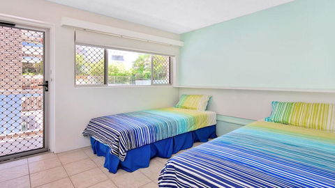 Beachcomber Unit 4,- Beachside Unit - - Southport Accommodation 3