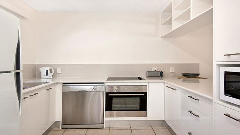 Beachcomber Unit 4,- Beachside Unit - - Southport Accommodation 2
