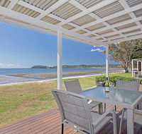 Beached Inn' 93 Foreshore Drive - Spacious beach front house - Southport Accommodation