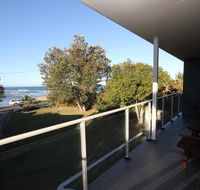 BEACHFRONT 3- 3/12 Bundella Ave LC - Southport Accommodation